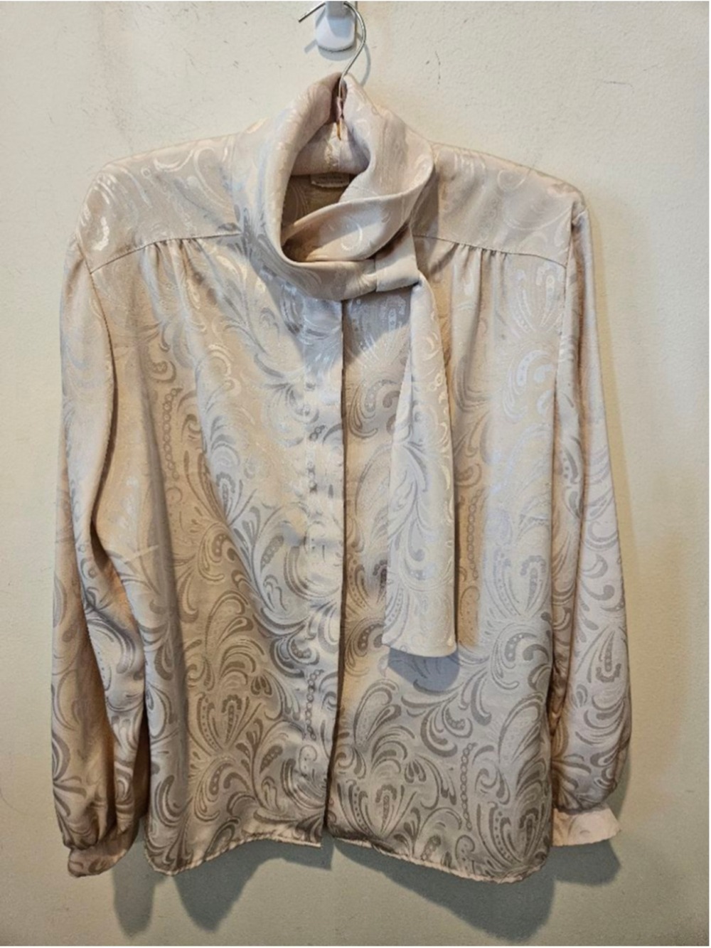 Women's Lucia VTG 80s Cream Paisley Tie-Neck Blouse Size 14